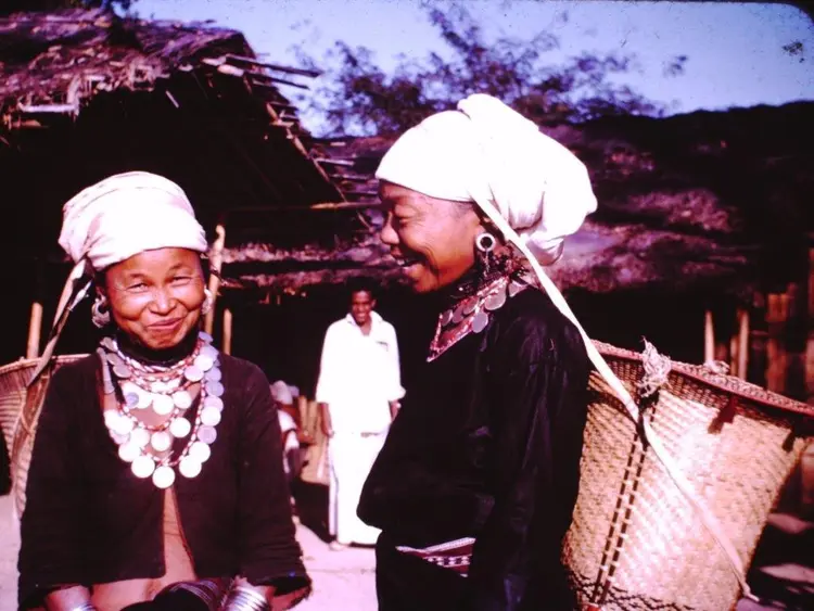 Bru ladies with beautiful smile